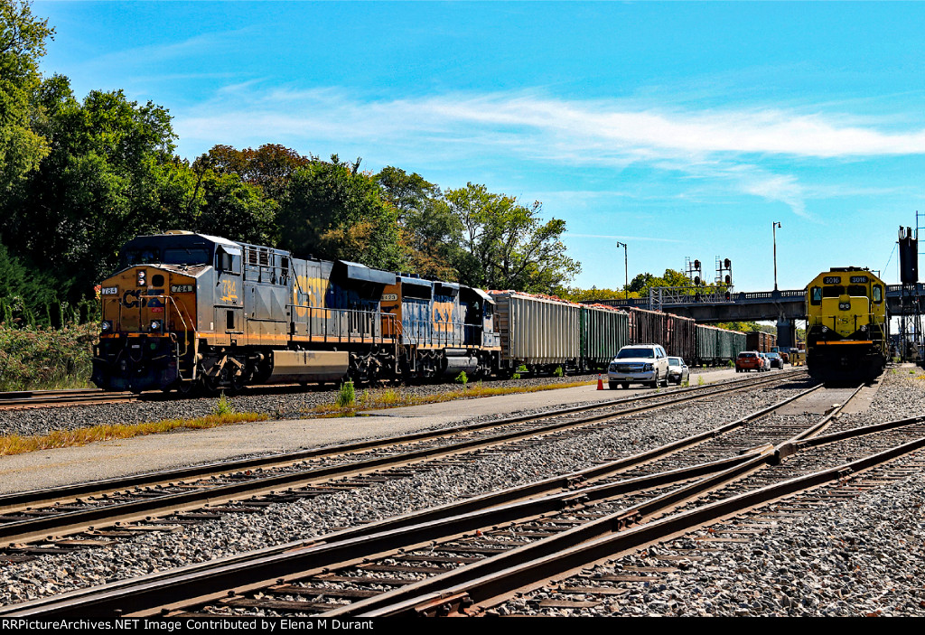 CSX 784 on X-422